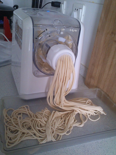 工作中的面条机