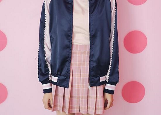 棒球服搭配高腰A字裙