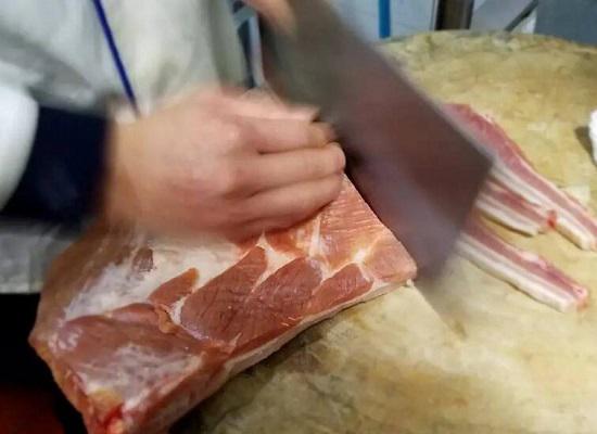 大厨切肉