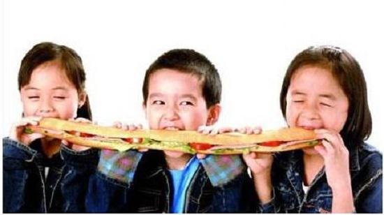 孩子与零食