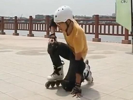 摔倒后的站起动作