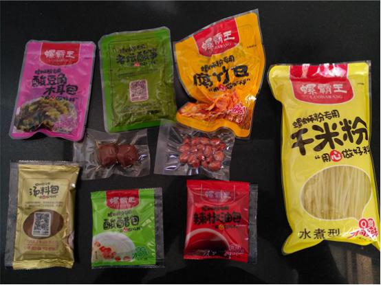 速食螺蛳粉的米粉和调料包