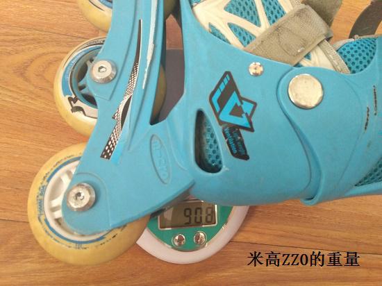 米高轮滑鞋的重量