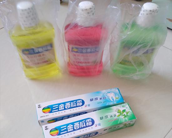三金西瓜霜漱口水和赠送的牙膏