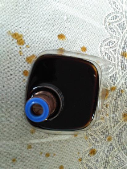 泡在醋液里的水龙头阀门（反面）