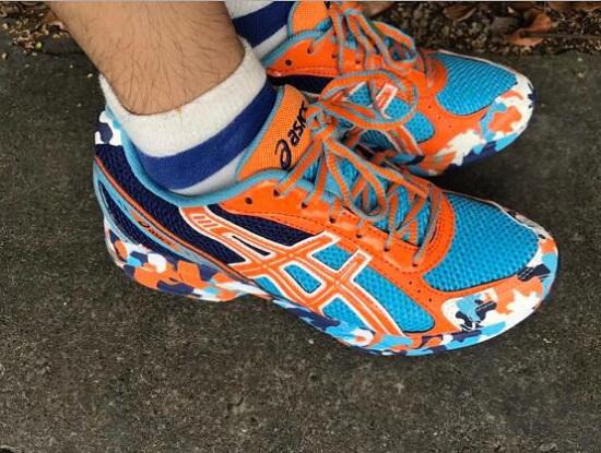 外观怪异的亚瑟士（ASICS）跑步鞋