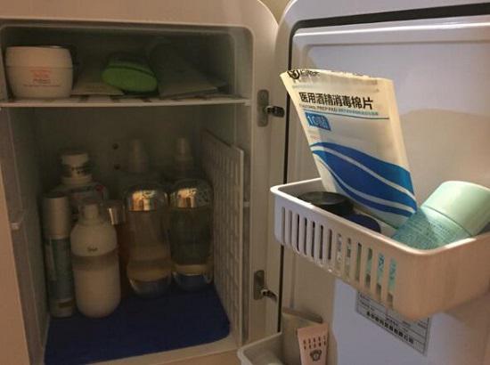 用车载冰箱冷藏化妆品