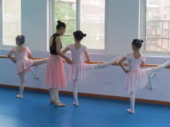 练习舞蹈