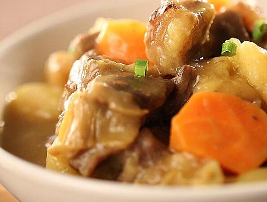炖好的肉和菜