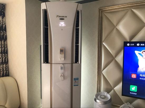 用智能遥控器控制空调、加湿器和电视机