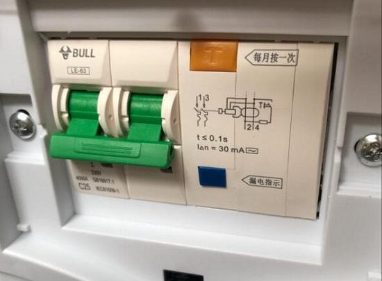 漏电断路器