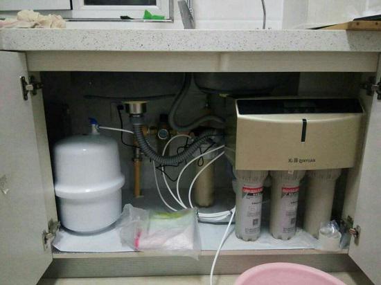 沁园的主机和储水罐