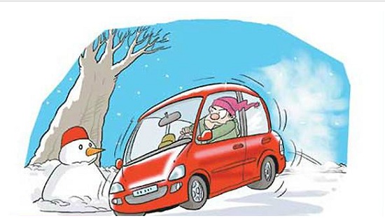 冰雪路上不可猛踩油门及刹车