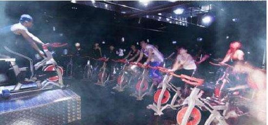 健身房内空气差