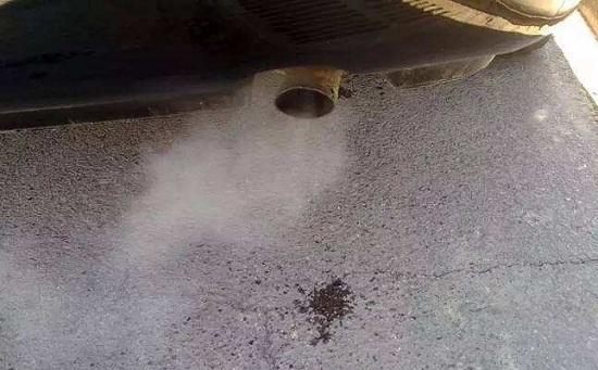 汽车排气管滴水