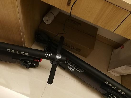 两款迷你型电动滑板车