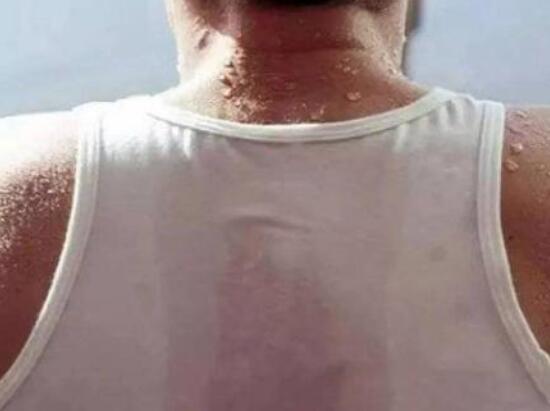 运动后满身是汗