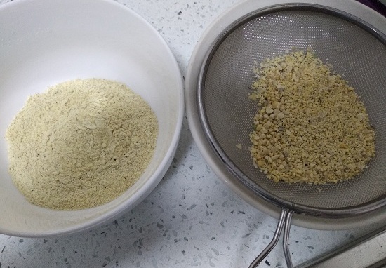 黄豆粉和筛出的颗粒