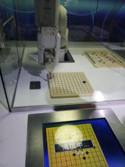 宁夏科技馆的下棋机器人