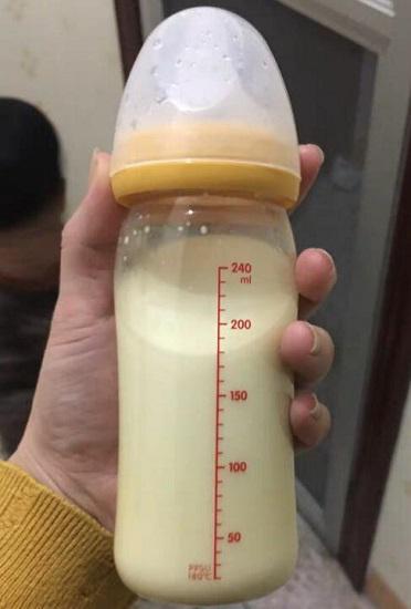 贝亲奶瓶