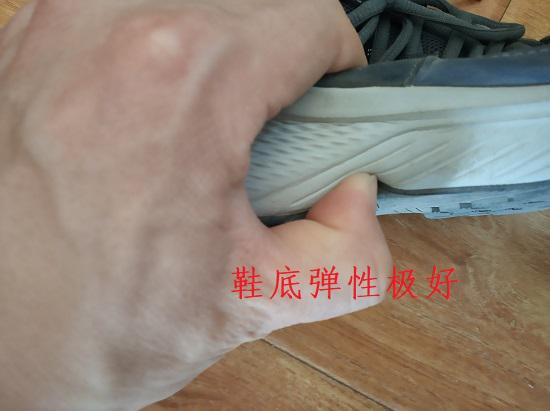 迪卡侬RUN CUSHION GRIP跑步鞋
