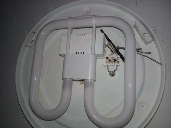 老式吸顶灯的灯管和镇流器