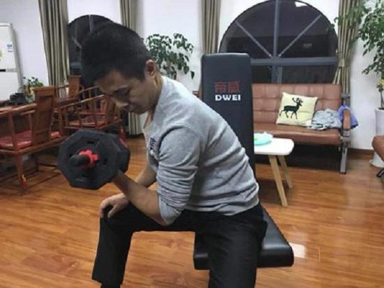 哑铃弯举