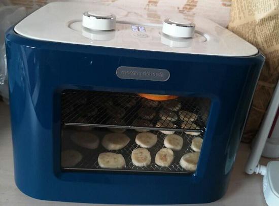 正在工作的干果机