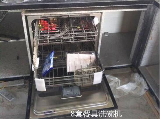 可容纳8套餐具的洗碗机