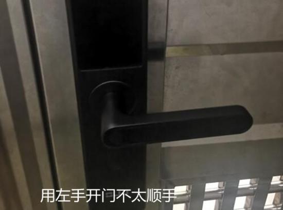 下压式智能门锁