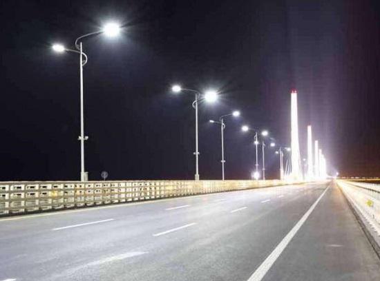 高速公路夜间行车