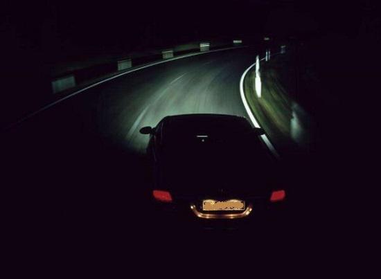 高速公路夜间行车