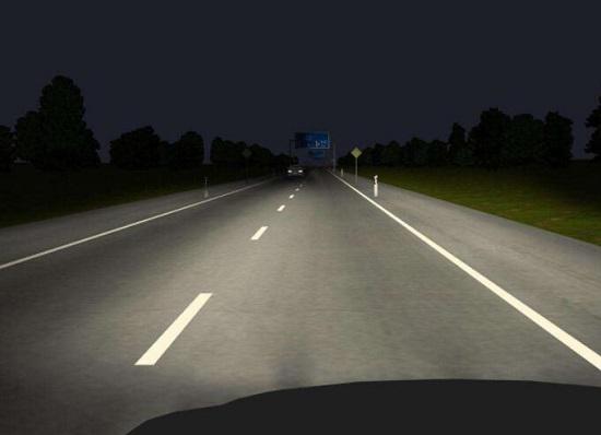 高速公路夜间行车