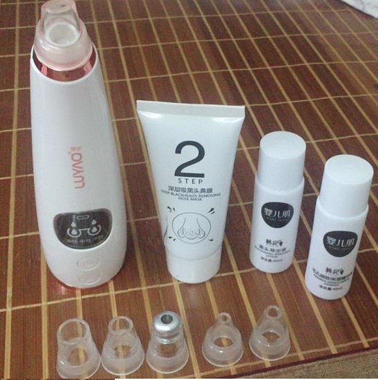 去黑头机（左）及相关用品