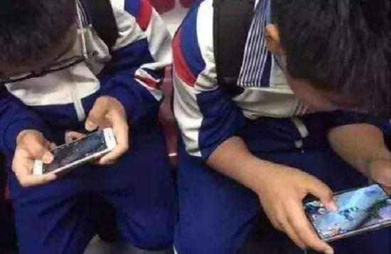 玩手机