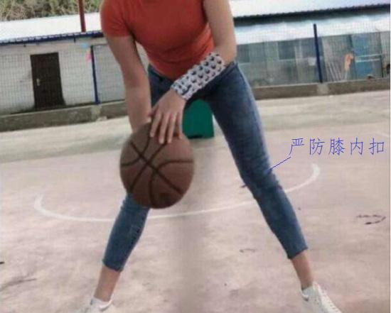 女生打篮球