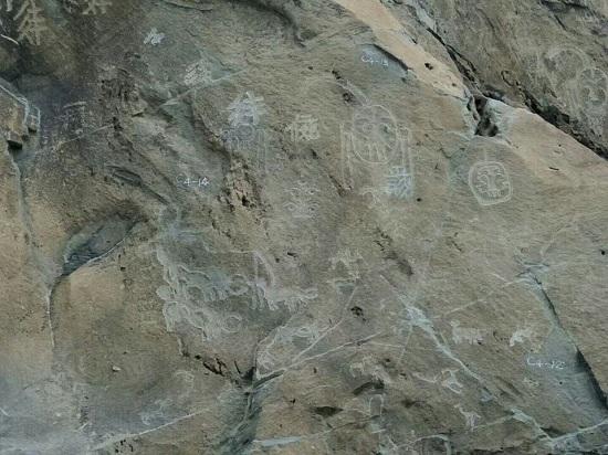 贺兰山上的岩画